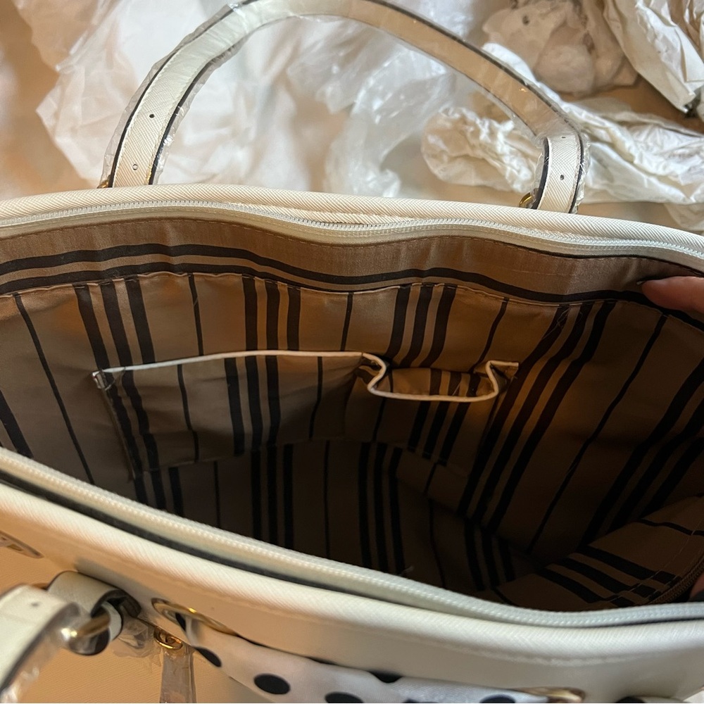 White Polka Dot Women's Tote Bag - Picture 4 of 6